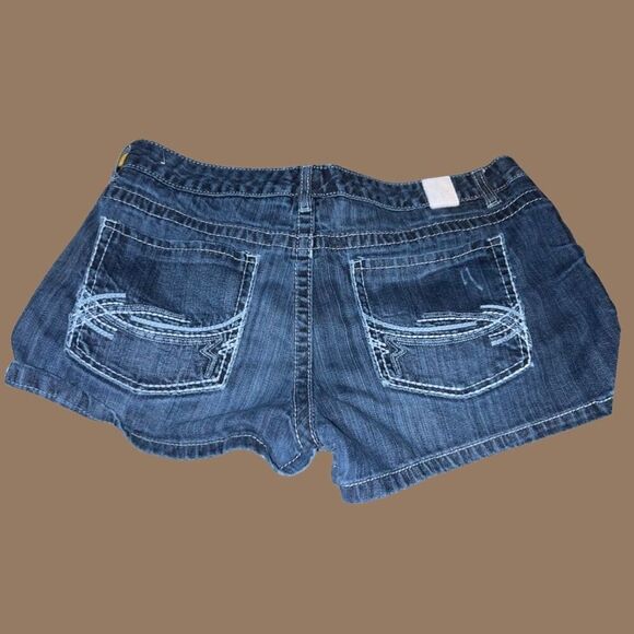 Maurice’s Faded Embroidered Pocket Denim Shorts Size 11/12 #126 - Picture 4 of 4